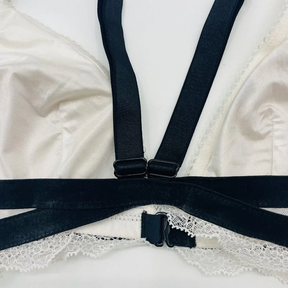 Victorias Secret Womens Size XS Lace Lined‎ Snap Front Bralette White Black 1516